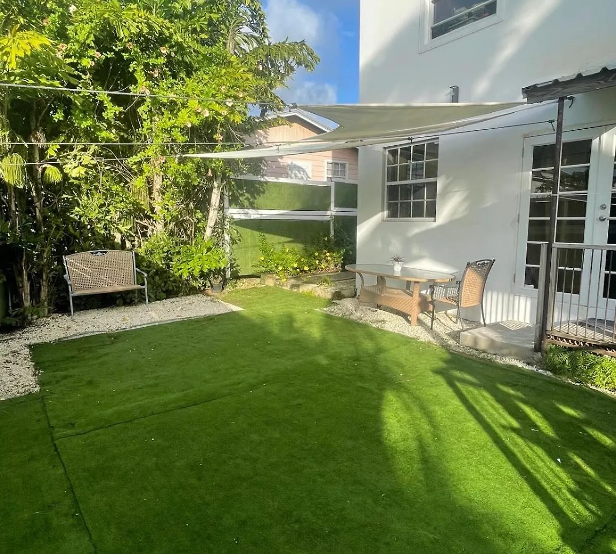 Apartment Scarlett Studios 1 - Holiday-Business-Us Embassy Appt 7 Mins Drive Away - Only The 1 Night Reservation Includes Airport And Us Embassy Roundtrip Transport