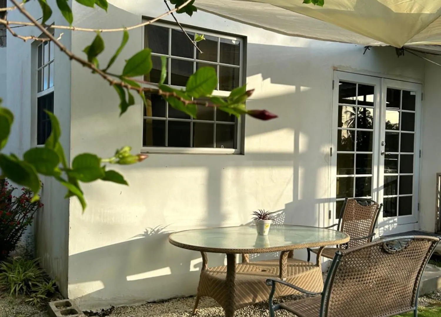 Apartment Scarlett Studios 1 - Holiday-Business-Us Embassy Appt 7 Mins Drive Away - Only The 1 Night Reservation Includes Airport And Us Embassy Roundtrip Transport Barbados