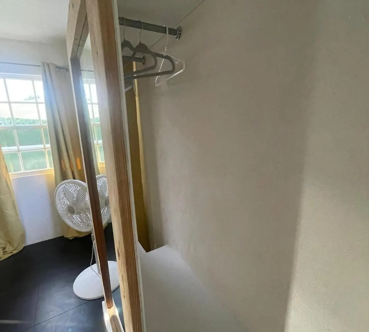 Apartment Scarlett Studios 1 - Holiday-Business-Us Embassy Appt 7 Mins Drive Away - Only The 1 Night Reservation Includes Airport And Us Embassy Roundtrip Transport Barbados