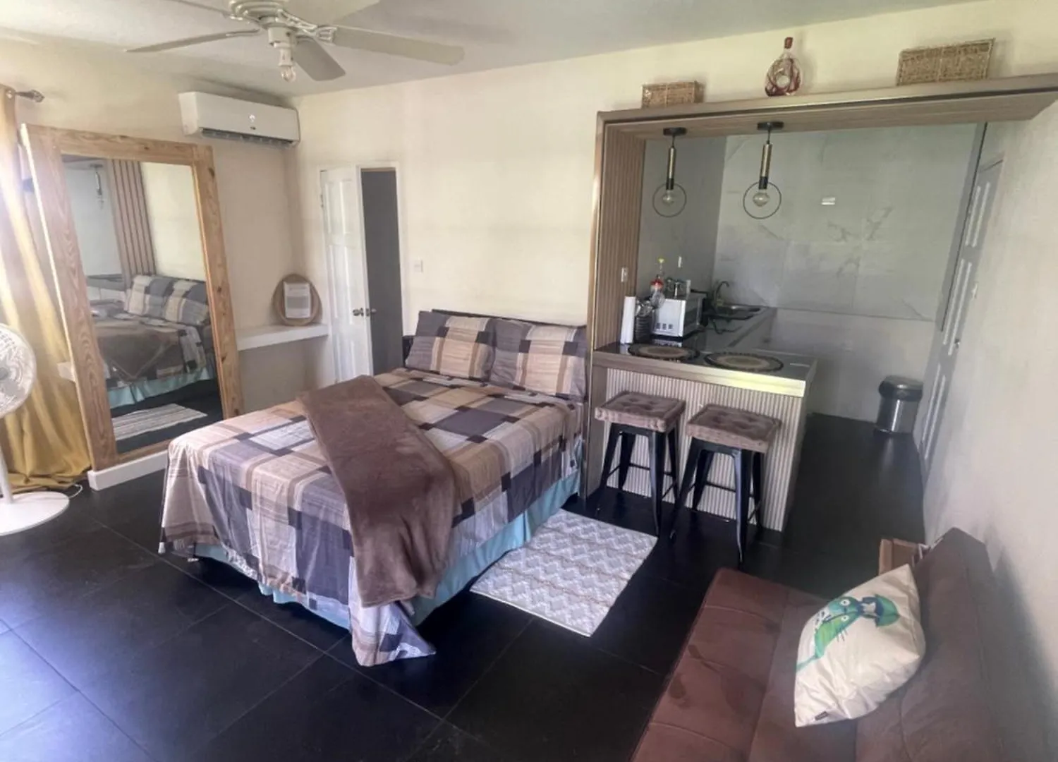 Scarlett Studios 1 - Holiday-Business-Us Embassy Appt 7 Mins Drive Away - Only The 1 Night Reservation Includes Airport And Us Embassy Roundtrip Transport Apartment