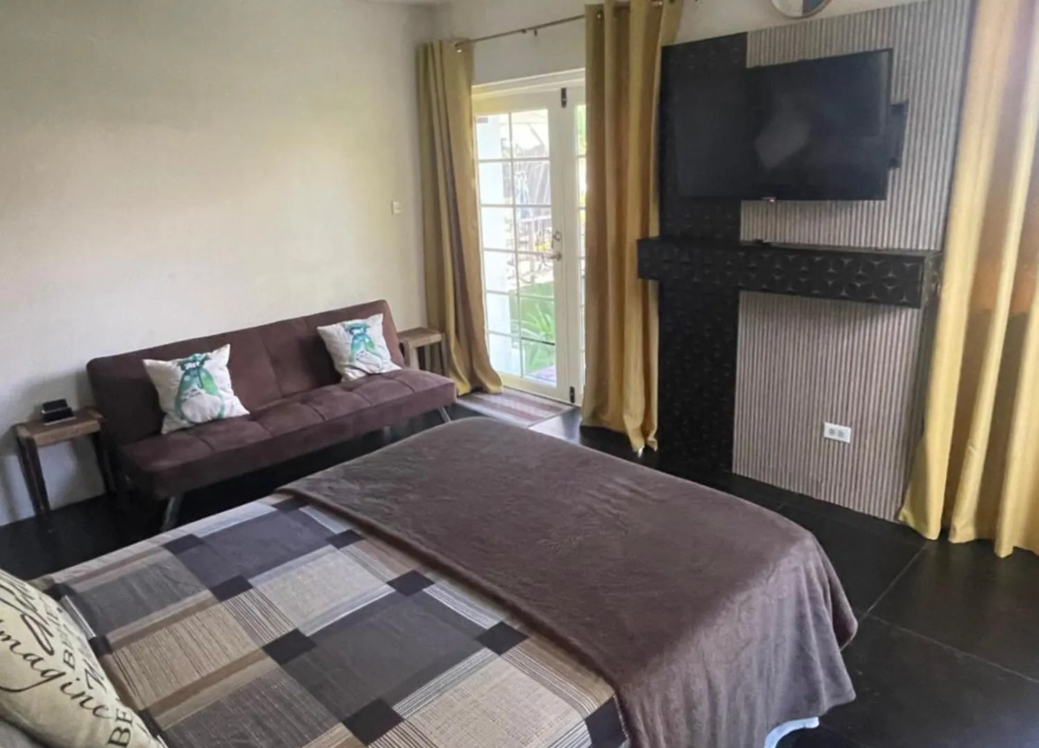 Scarlett Studios 1 - Holiday-Business-Us Embassy Appt 7 Mins Drive Away - Only The 1 Night Reservation Includes Airport And Us Embassy Roundtrip Transport