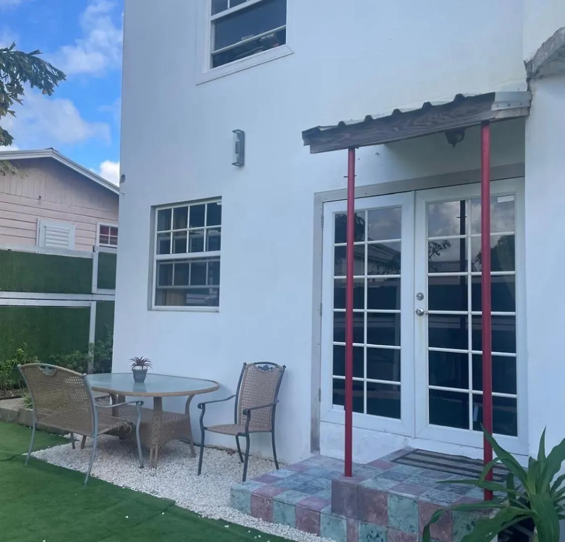 Scarlett Studios 1 - Holiday-Business-Us Embassy Appt 7 Mins Drive Away - Only The 1 Night Reservation Includes Airport And Us Embassy Roundtrip Transport Bridgetown