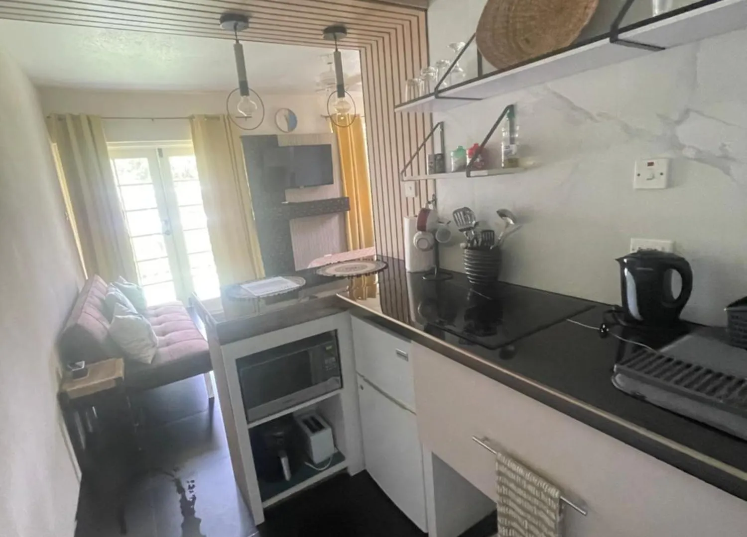 Scarlett Studios 1 - Holiday-Business-Us Embassy Appt 7 Mins Drive Away - Only The 1 Night Reservation Includes Airport And Us Embassy Roundtrip Transport